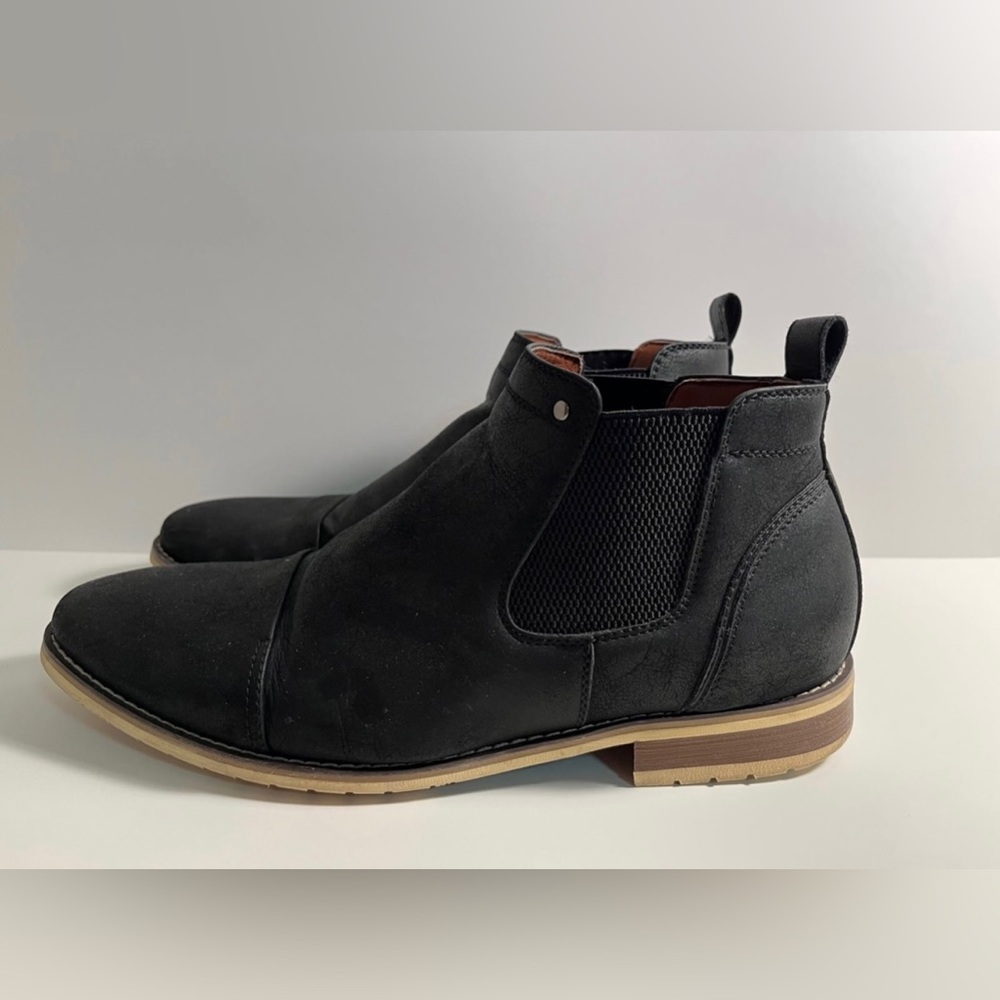 Dress casual men’s Chelsea boots